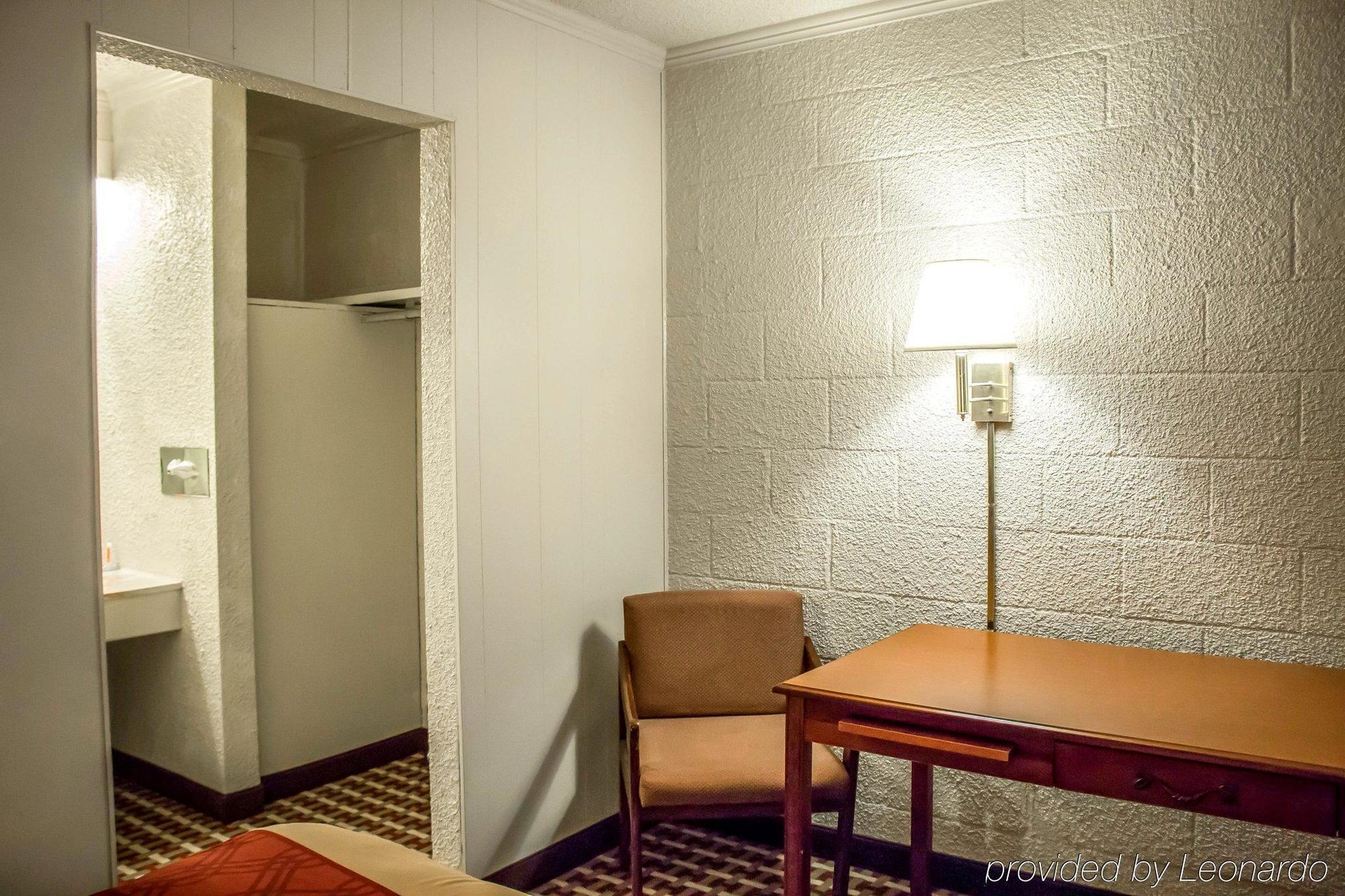 Econo Hotel